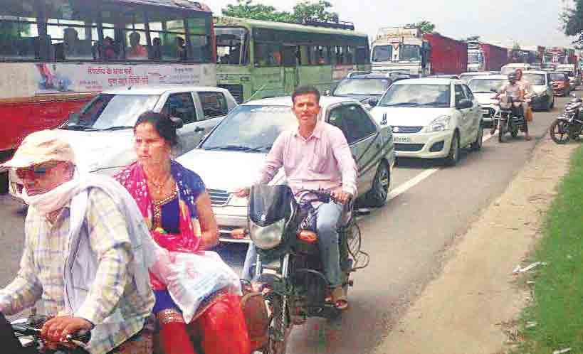 retired army at traffic police, check points, panchkula, chandigarh,