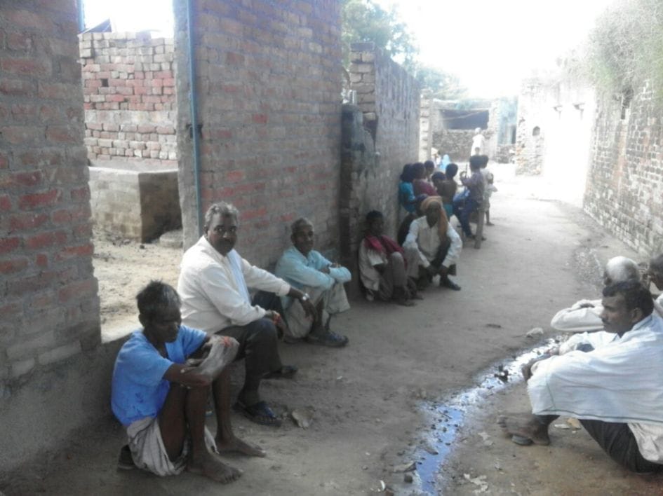 Murder by fleeing from village homes Locks