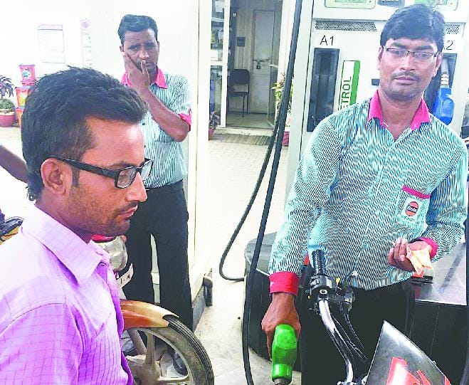 Without a helmet was found at three petrol pumps