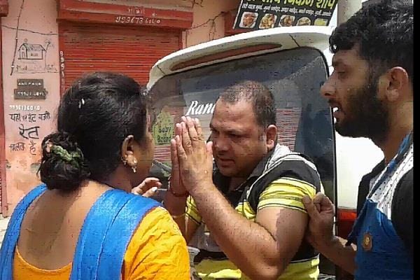 Men teased lady on the road, fight