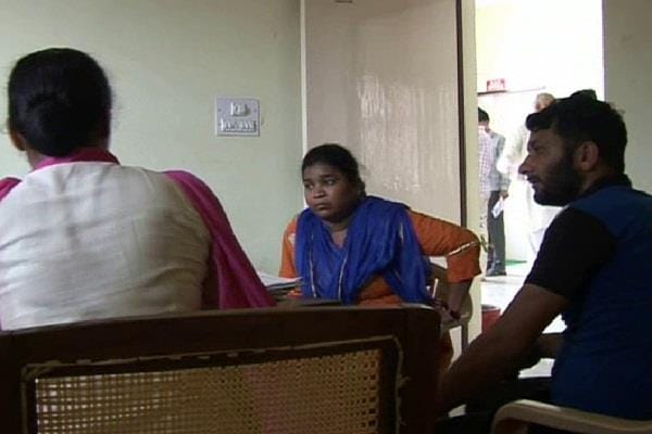 Men teased lady on the road, fight