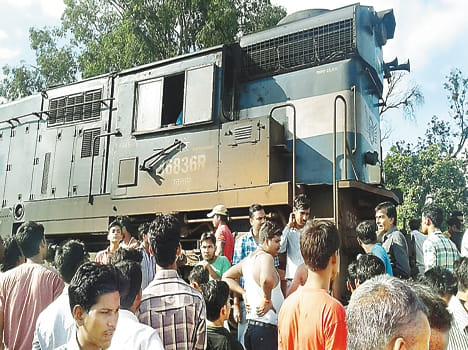 Lucknow-Bandra Express collided with the bike
