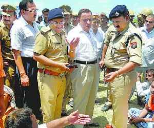 Going to bury slaughter banned 60 animal's bodies, policeman suspended 