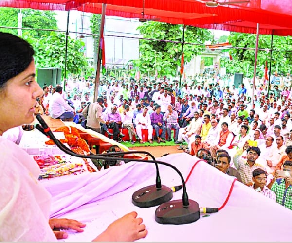 Anupriya patel addresses public in faizabad.