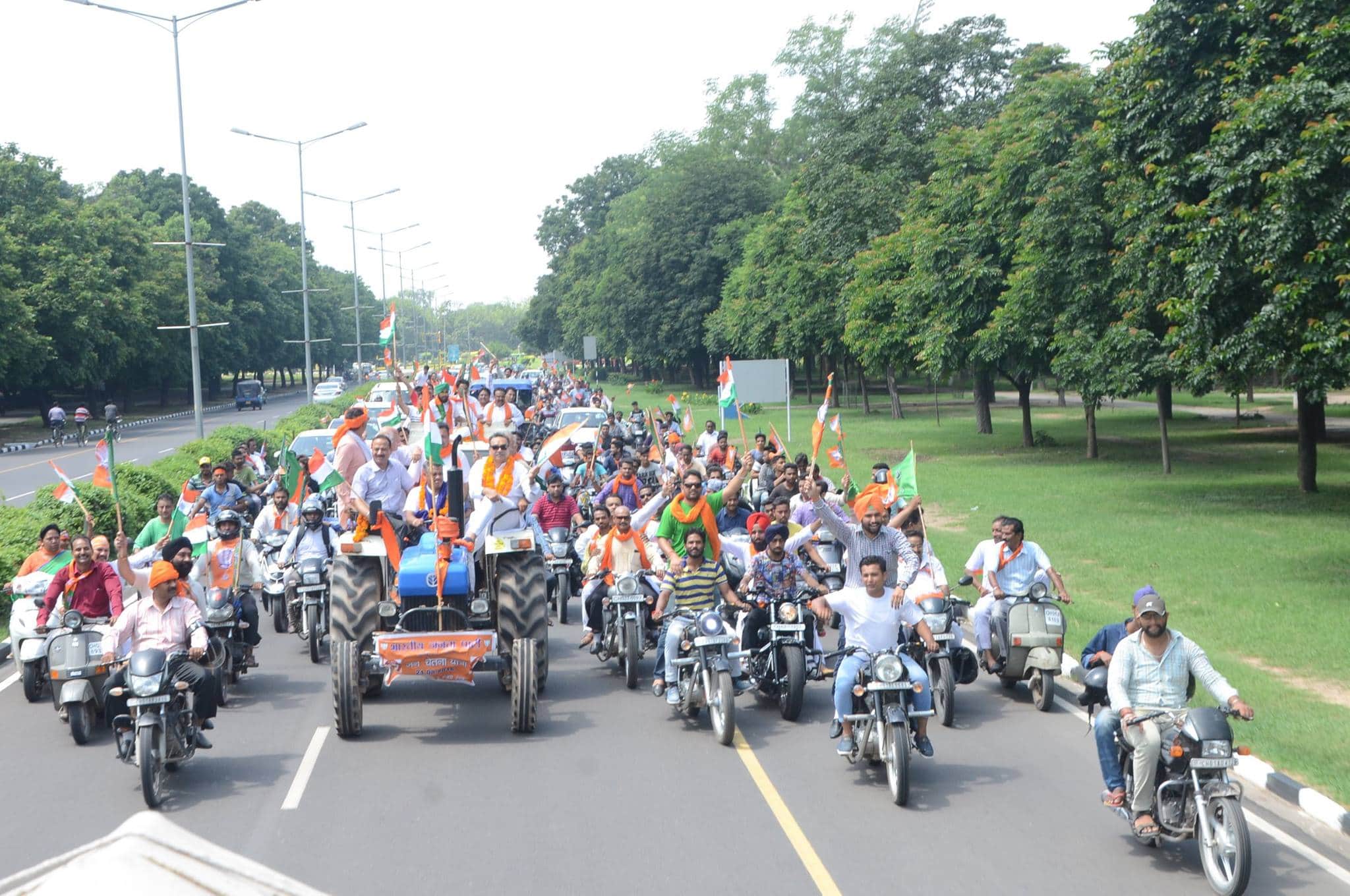 Traffic rule voilations in chandigarh bjp Tiranga yatra 