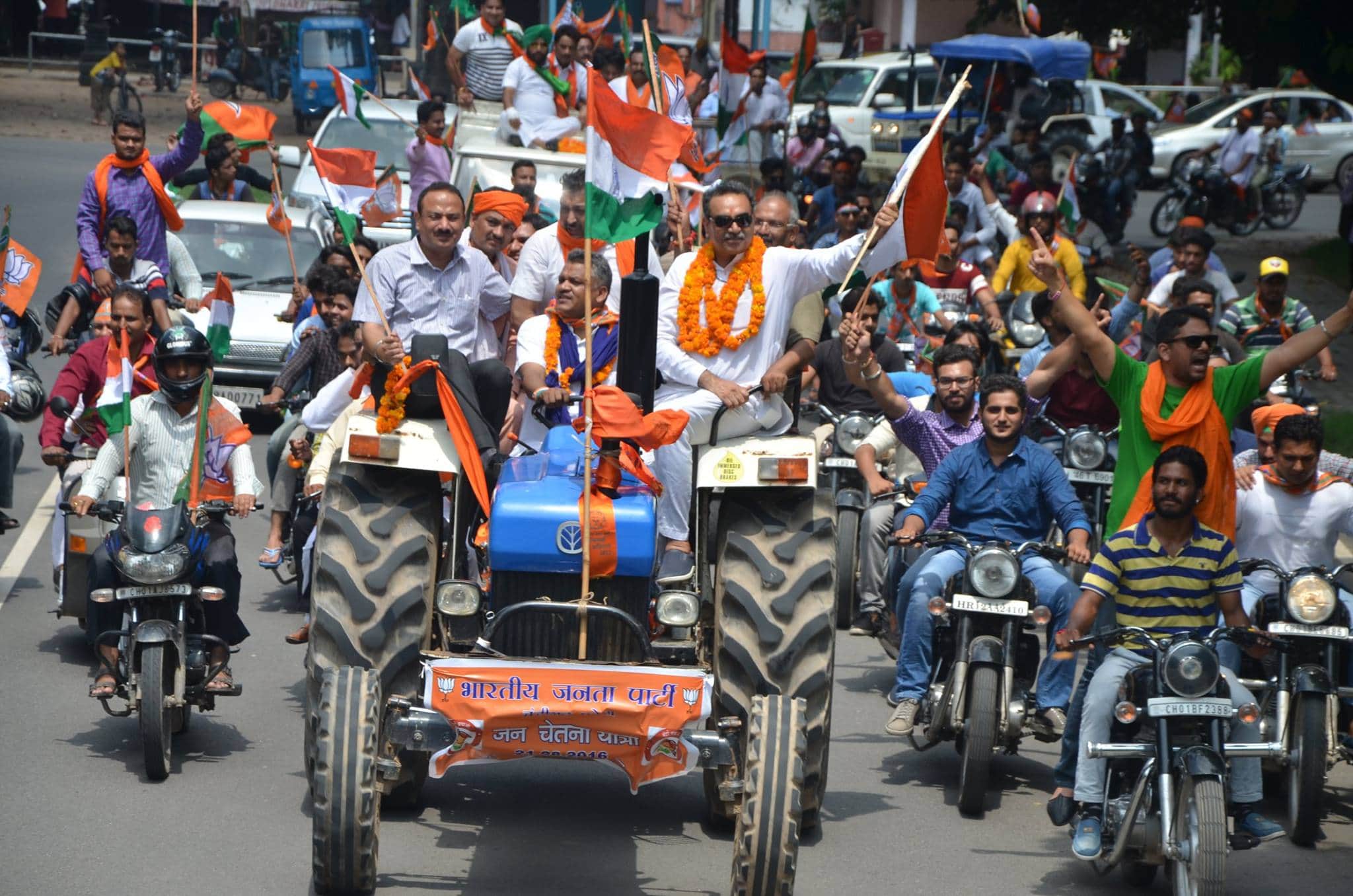 Traffic rule voilations in chandigarh bjp Tiranga yatra 