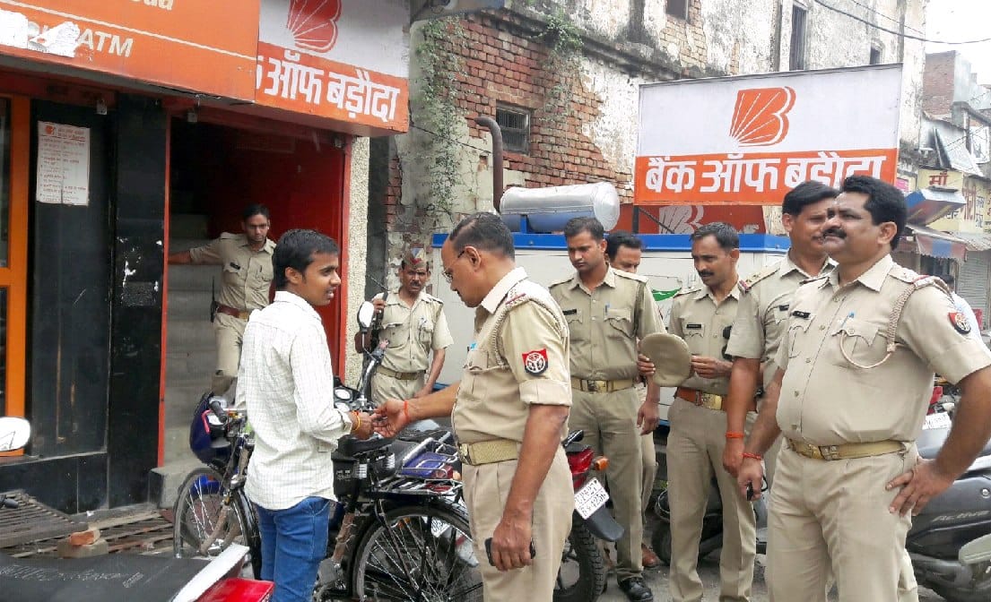 Banks seek suspects by checking