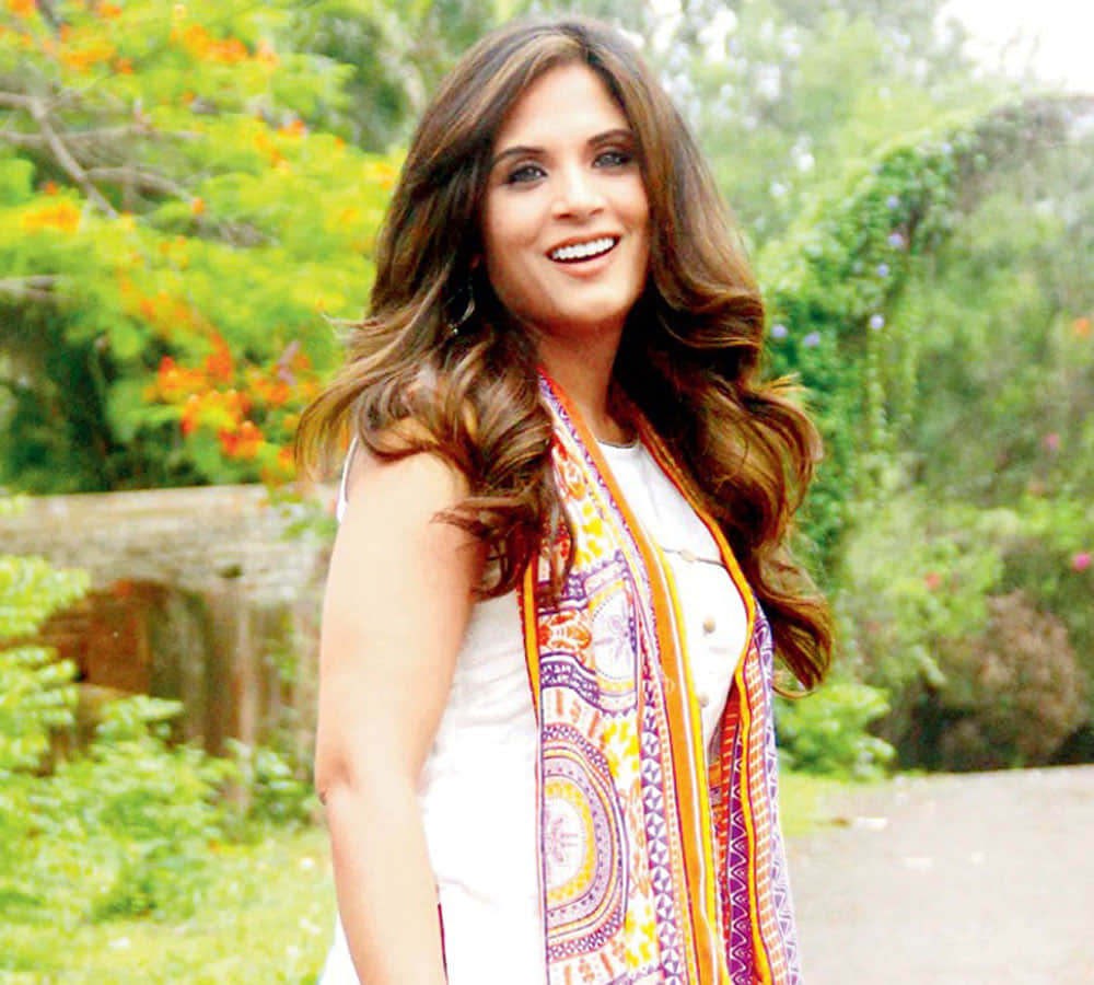 richa-chadda-comes-to-fawad-khans-rescue