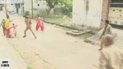 Lathi charge on women by police 