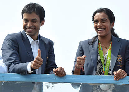 PV Sindhu gets hero’s welcome at Hyderabad Airport