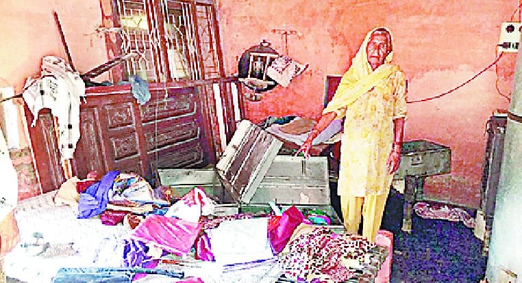 Six homes in Madhopur robbery