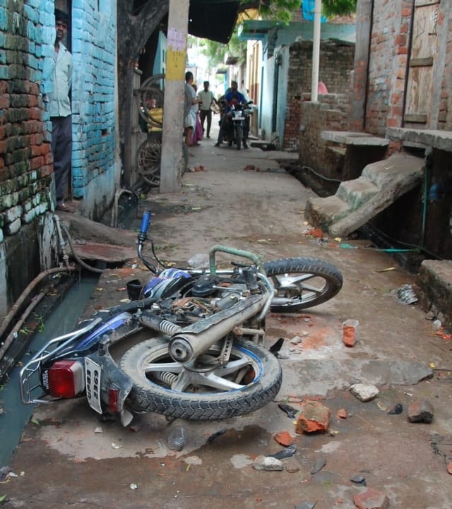 Threw stones in Mohalla Kheda, injuring three including a woman