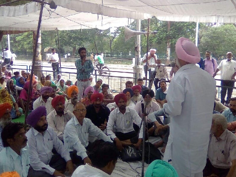Power Corporation, a part-time employee, picketing in front of Pavarrcom Hedofis, Patiala