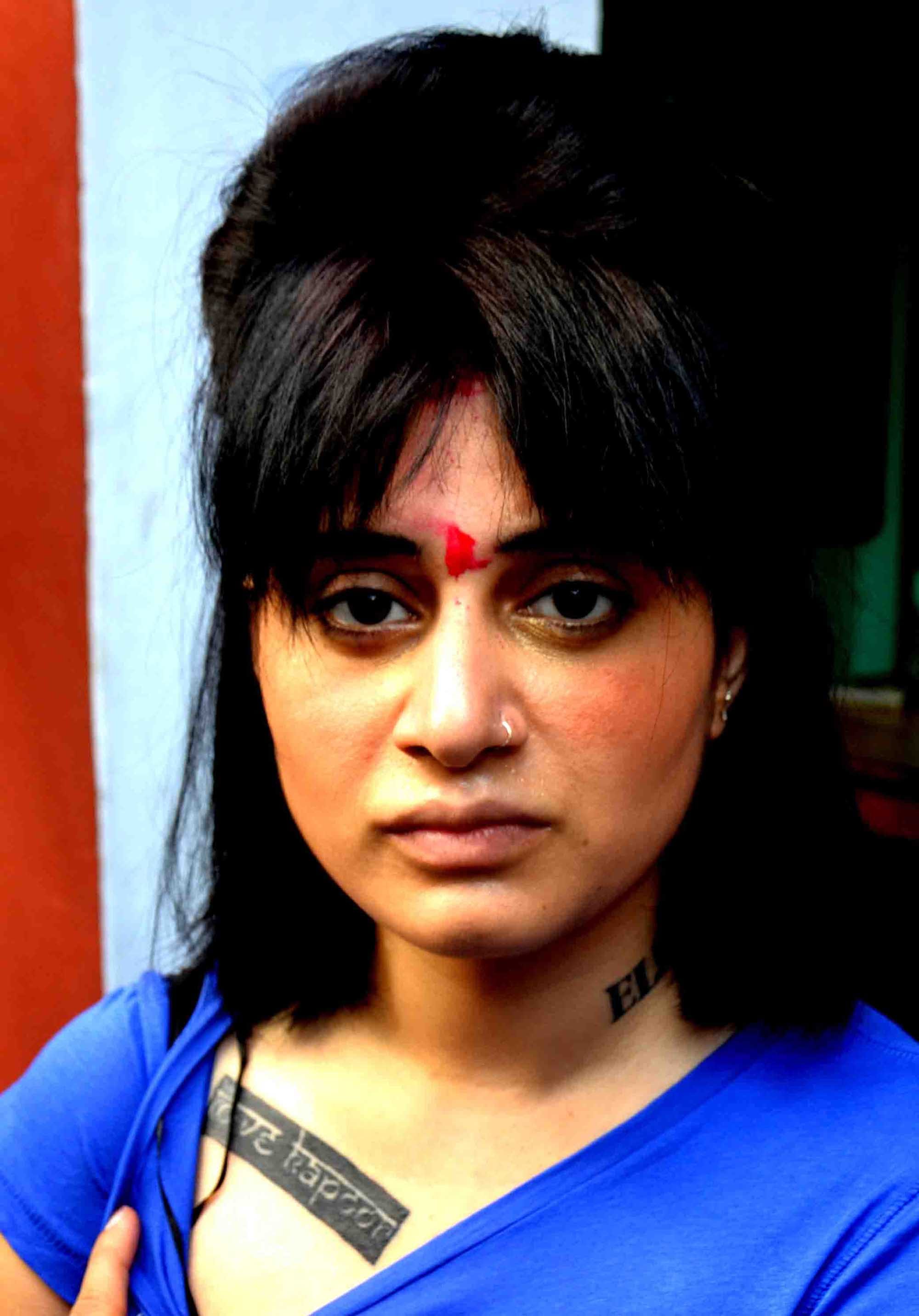 actress alisa asked police to search her husband