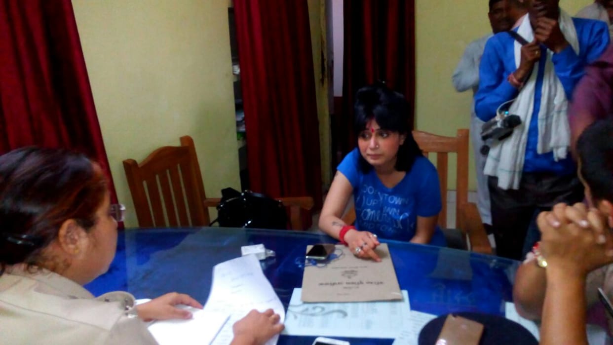 actress alisa reached at husband house.
