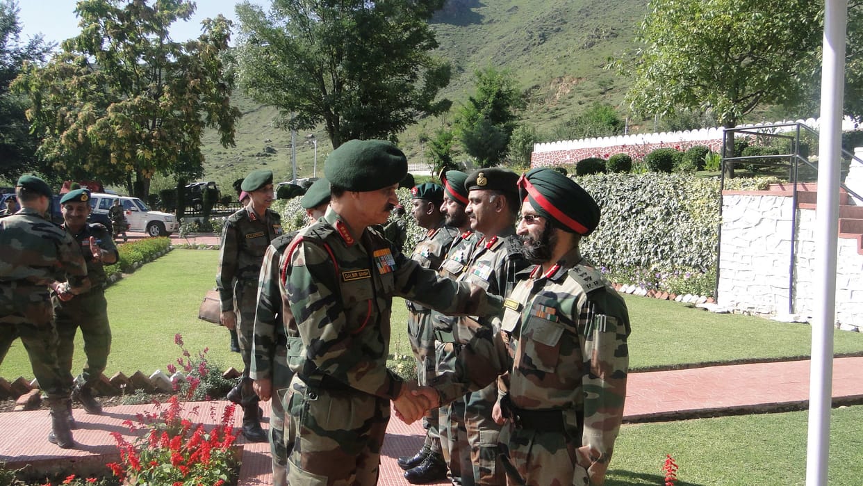 Army chief visits Kashmir