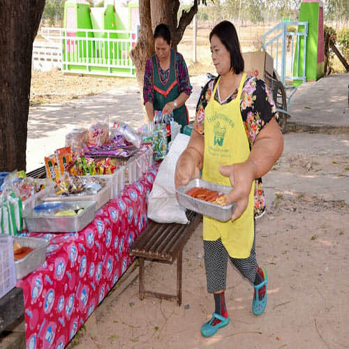 Woman with world's largest hands