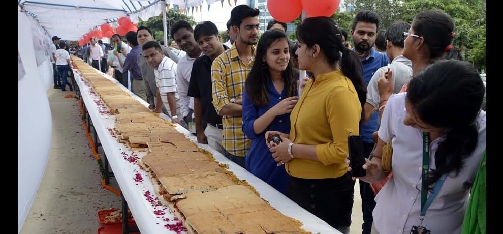 on worlds bada pav day gurgaon made longest bada pav in the world in just 3 hours