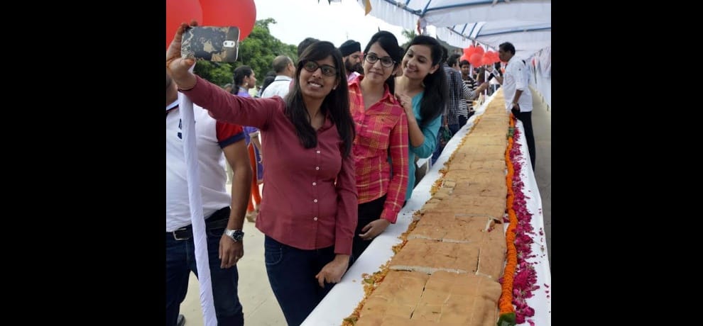 on worlds bada pav day gurgaon made longest bada pav in the world in just 3 hours