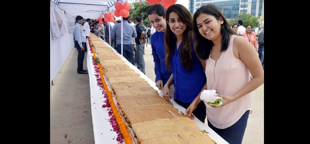 on worlds bada pav day gurgaon made longest bada pav in the world in just 3 hours
