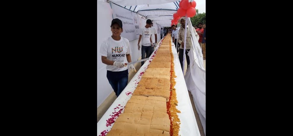 on worlds bada pav day gurgaon made longest bada pav in the world in just 3 hours