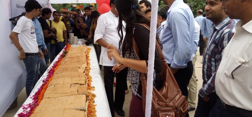 on worlds bada pav day gurgaon made longest bada pav in the world in just 3 hours