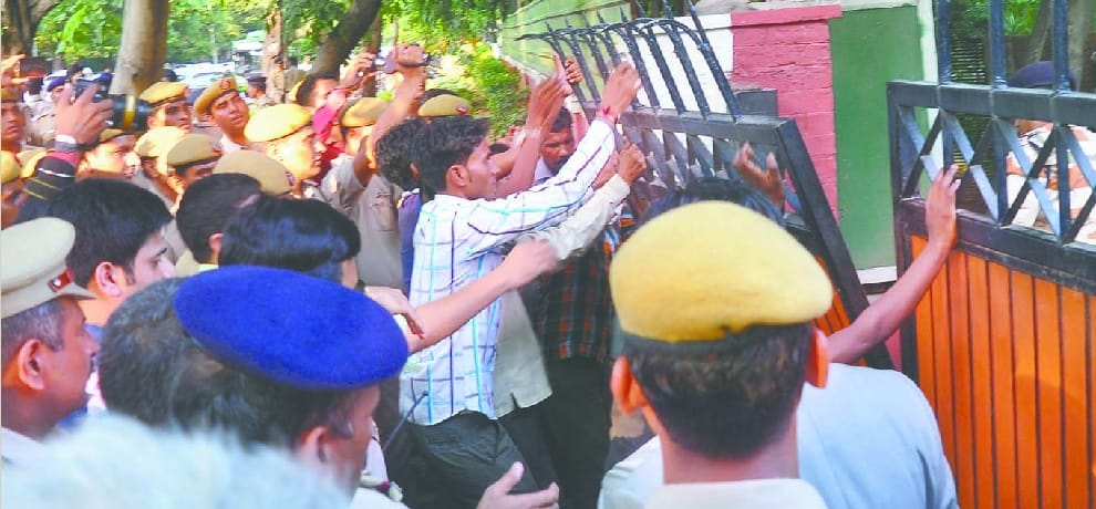 omar abdullas wife bunglow evacuated by delhi police