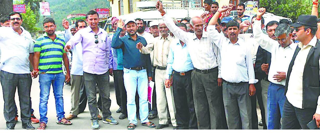 PPP mode needle villagers protest march