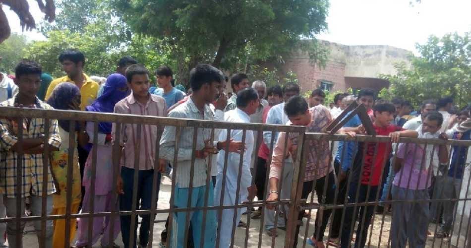 villagers protest, protest, power house, protest, bahadurgarh