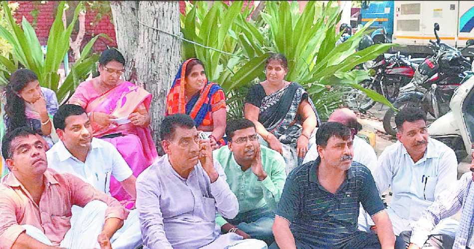 mayor protest, mca, protest, meeting left, protest, hisar