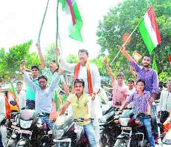 BJP workers tricolor trip out on the last day