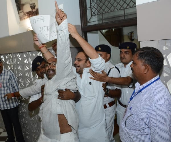 ruckus in up vidhan sabha in budget session