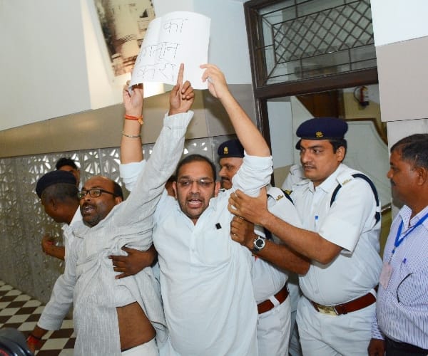 ruckus in up vidhan sabha in budget session