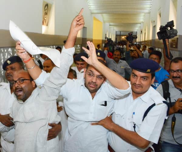 ruckus in up vidhan sabha in budget session