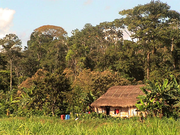 difference between town and village