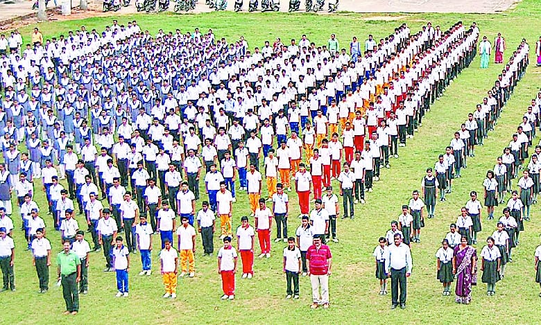 The students sang patriotic Trane