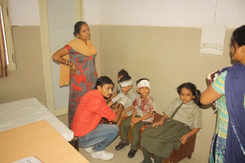 accident with school van, 6 child injoured