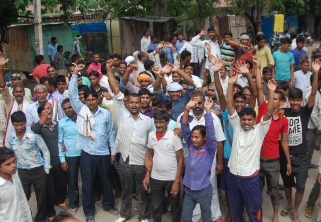 Angry people put the jam on Jalesr road