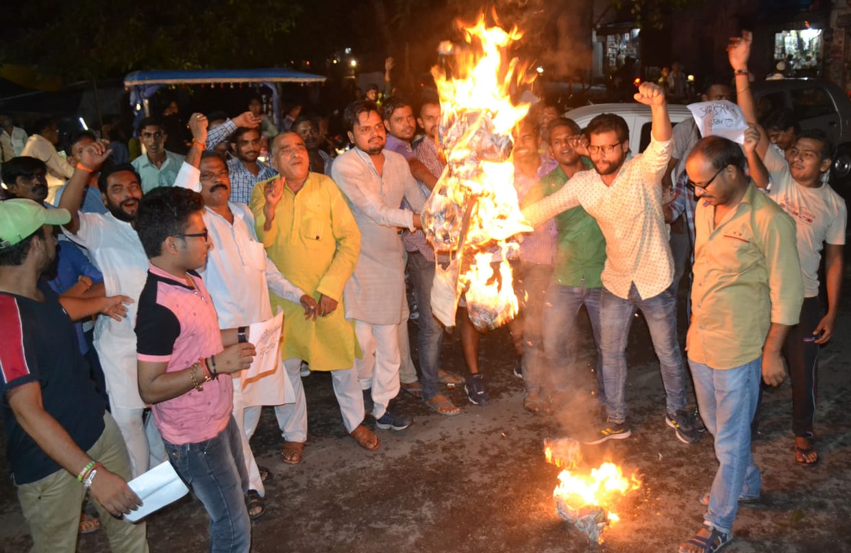 effigy burnt by bjp workers