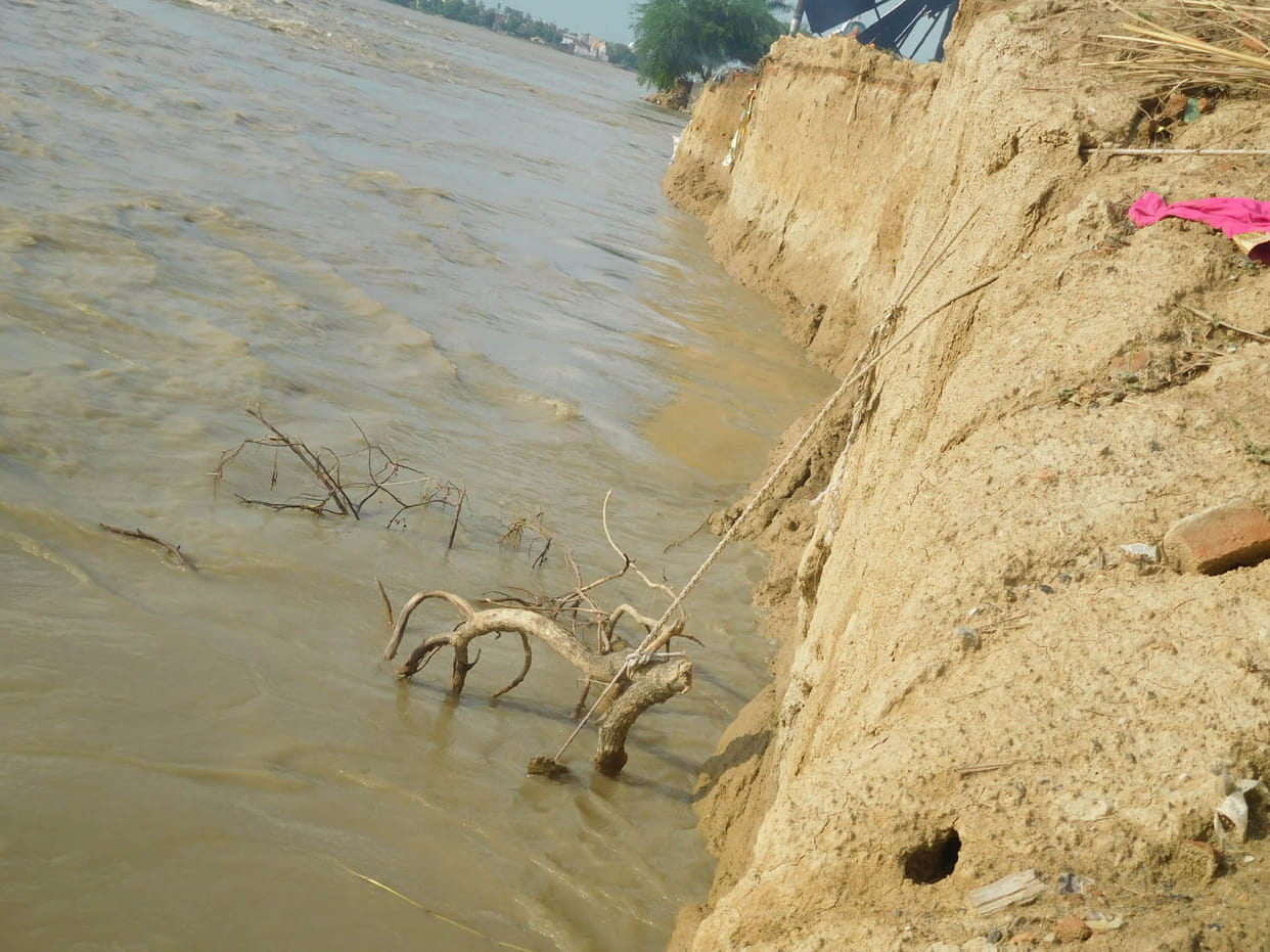 31 posts to deal with flooding