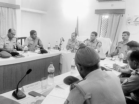 Identify the criminals behind bars incoming-IG