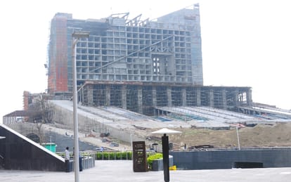 helicopter may land on jp center building