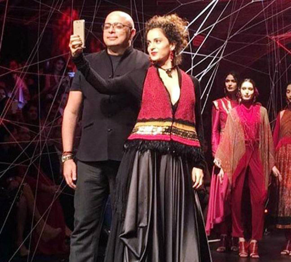 kangna ranaut big mistake at ramp walk