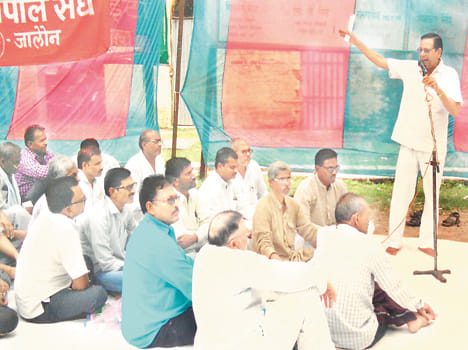 Lekpal; s problem, more work for less pay