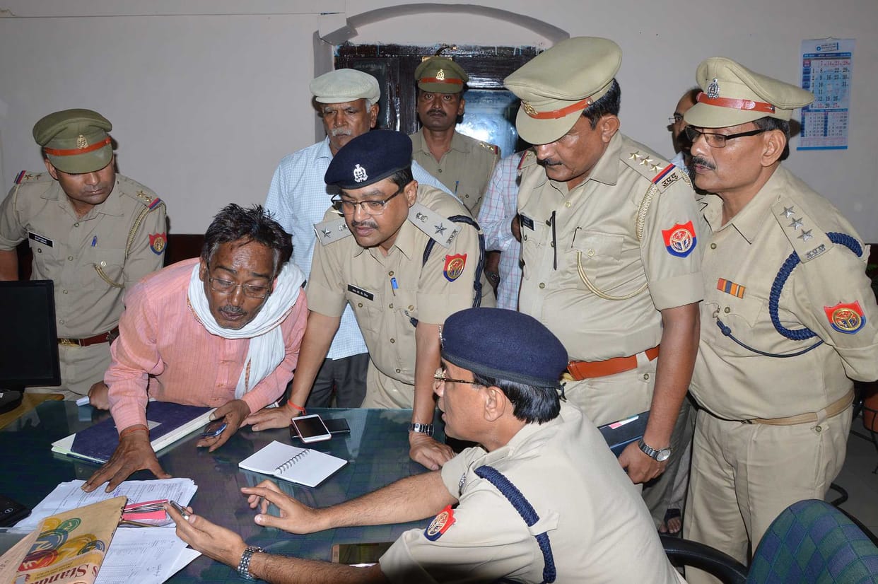 RTO worker looted