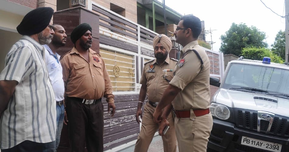 loot with businessman at rajkumar's house in ludhiana, punjab