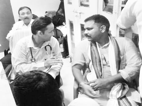 Darts went in Lucknow, including MPs injured