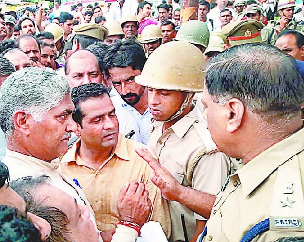 Thanadhyksh against the commotion, route jammed