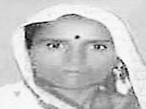 Two days later, on the banks of Yamuna submerged body of woman