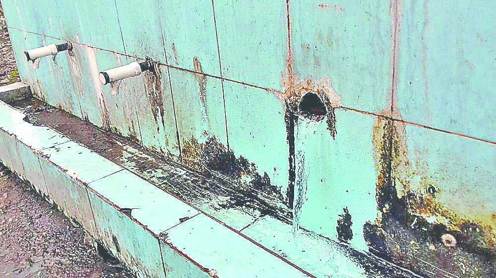 Says Stop wasting water, a water shed